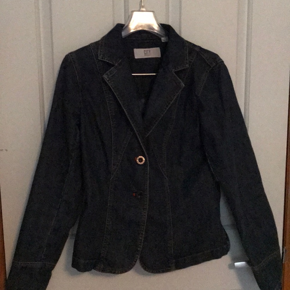 Fabulous DKNY jacket. BNWT. Size 4